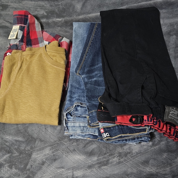 Boys size 10/12 clothes - Picture 3 of 3